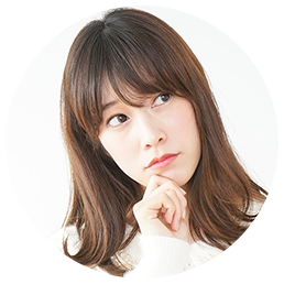 口元のお悩みを抱える女性