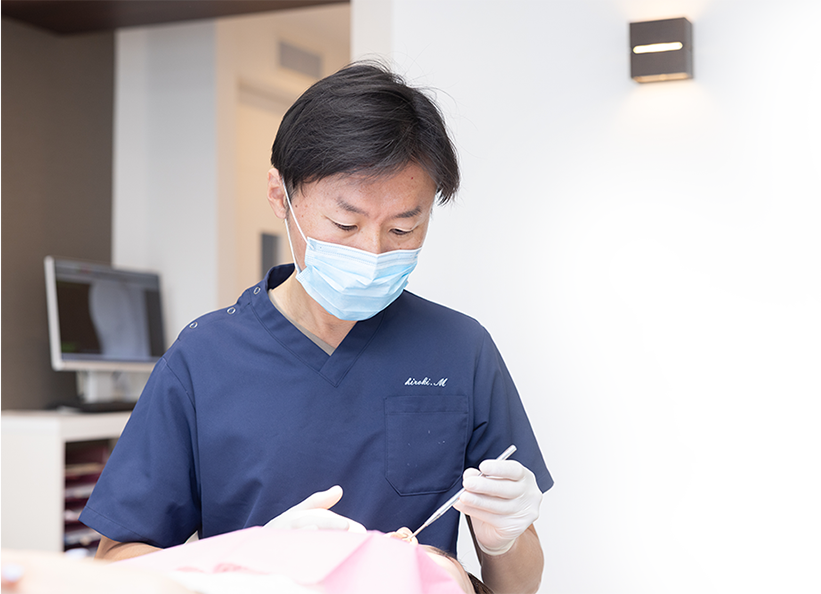 矯正治療を行う歯科医師